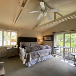Deluxe King Studio. Love the ceiling! Deluxe King Studio. Love the ceiling!