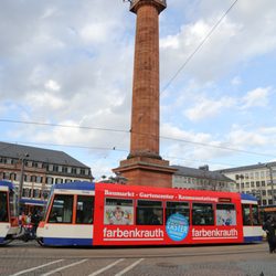 Farbenkrauth - Eine der farbenkrauth Bahnen auf dem Luisenplatz.