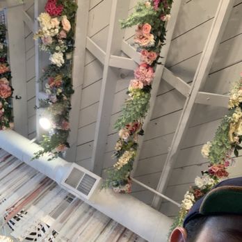 Toodles Tearoom - Wooden roof with flowers hanging - Cafes Near Me - Colorado Springs, Colorado Toodles Tearoom - Wooden roof with flowers hanging - Cafes Near Me - Colorado Springs, Colorado