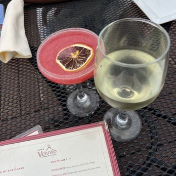 Starlight Lounge - Raspberry lemon drop + white wine - Lounges Near Me - Carmel-by-the-Sea, California