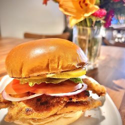 Ayla's Bagels & Coffee - Vegan Chick'N sandwich