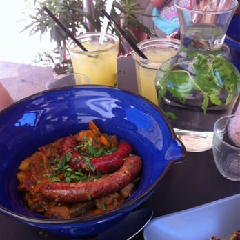 La Causerie des Mondes - Tajine de légumes et merguez, avec citronnade maison et carafe d'eau agrémentée de feuilles de menthe - Coffee & Tea Near Me - Dijon, 21 La Causerie des Mondes - Tajine de légumes et merguez, avec citronnade maison et carafe d'eau agrémentée de feuilles de menthe - Coffee & Tea Near Me - Dijon, 21