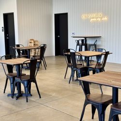 Chicken In A Barrel - Restaurant interior