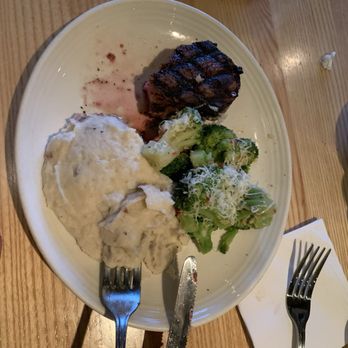Carrabba's Italian Grill - 7oz Tuscan-Grilled Filet, Garlic Mashed Potatoes - Italian Near Me - Brandon, Florida Carrabba's Italian Grill - 7oz Tuscan-Grilled Filet, Garlic Mashed Potatoes - Italian Near Me - Brandon, Florida