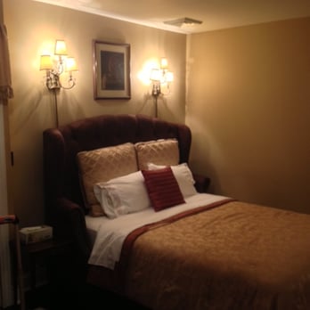 Homestead House Bed & Breakfast - My beautiful room - Bed & Breakfast Near Me - Willoughby, Ohio Homestead House Bed & Breakfast - My beautiful room - Bed & Breakfast Near Me - Willoughby, Ohio