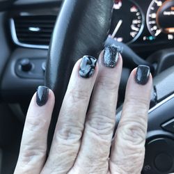 Hot Locks Salon - Nails