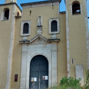 Parque de Santa Ana - En este parque esta la iglesia con el mismo nombre. - Parks Near Me - Mérida, YUC