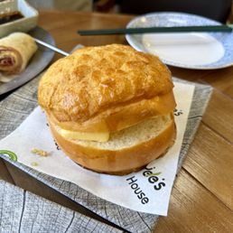 Pineapple Bun W.pork-