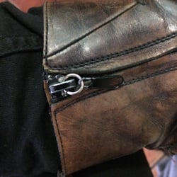 Shoe Wiz Shoe Repair - Unmatching zipper which wasn't replaced :(