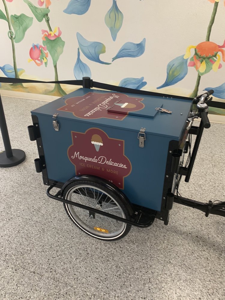 La Michoacana Ice Cream Parlor Logo