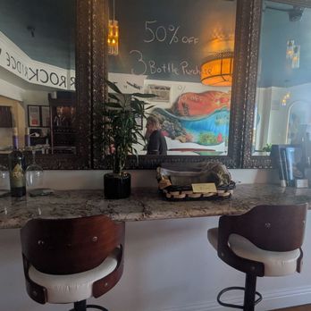 Turtle Rock Ridge Wine Bar - Wine Tasting Room Near Me - San Diego, California