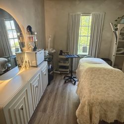 Emily Pieretti Beauty + Bridal