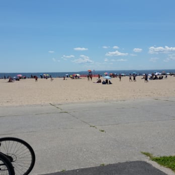 Manhattan Beach - Pretty beach - Beaches Near Me - Brooklyn, New York