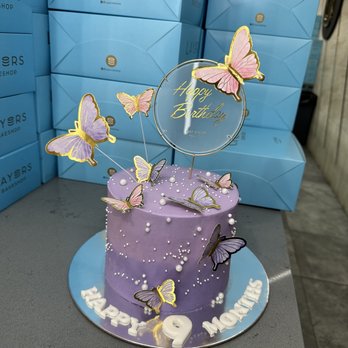 Layers Bakeshop - lotus Biscoff Cake custom birthday cake order - Bakeries Near Me - Westbury, New York Layers Bakeshop - lotus Biscoff Cake custom birthday cake order - Bakeries Near Me - Westbury, New York