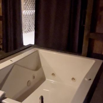 Lazy Cloud Lodge - Bed & Breakfast Near Me - Fontana, Wisconsin