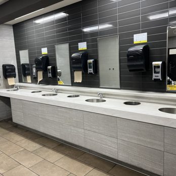 Love's Travel Stop - 1/16/24 FYI, clean - Convenience Stores Near Me - Boron, California