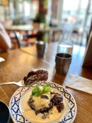 Saap Ver Damn Good! Thai street food by null