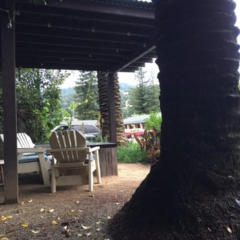 Vineyard Valley Inn - Covered Smoking lounging areas - Hotels Near Me - Cloverdale, California Vineyard Valley Inn - Covered Smoking lounging areas - Hotels Near Me - Cloverdale, California