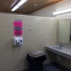 Summit Lake Game Farm - Shower house