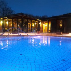 Freizeitbad Arobella - Außen-Sauna bei Nacht