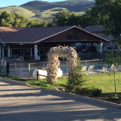Stagecoach Motor Inn - We could not find a reasonably priced place to stay in Jackson Hole, so we opted for this gem about 85 miles out.  It was well worth it.