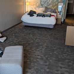 Courtyard by Marriott Detroit Farmington Hills - long room with empty space