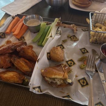 Hopsmith Tavern - Sports Bars Near Me - Chicago, Illinois