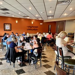 Azar's Mediterranean Cuisine - Dining room