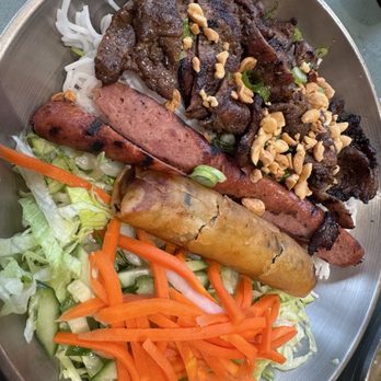 Vietnoms - Vermicelli bowl with pork, sausage and spring roll - Vietnamese Near Me - Vaughan, Ontario Vietnoms - Vermicelli bowl with pork, sausage and spring roll - Vietnamese Near Me - Vaughan, Ontario