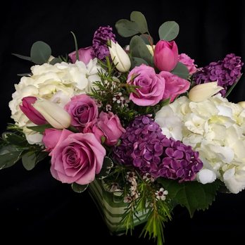 Grayrock Florist - Beautiful cube arrangement perfect for any occasion. - Florists Near Me - Valhalla, New York