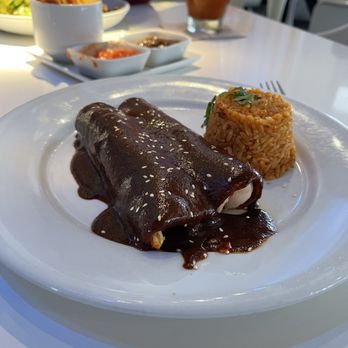 Doce Mesas - Chicken mole. - Mexican Near Me - Dallas, Texas Doce Mesas - Chicken mole. - Mexican Near Me - Dallas, Texas