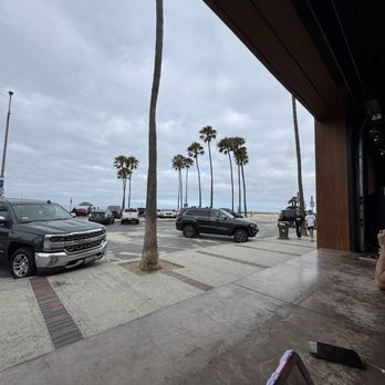 Mutt Lynch's - Seats facing the boardwalk were great for people watching. - Pubs Near Me - Newport Beach, California Mutt Lynch's - Seats facing the boardwalk were great for people watching. - Pubs Near Me - Newport Beach, California