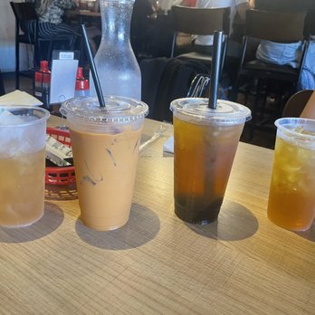 Tasty Pot - Green tea on the ends and Thai milk tea/passion fruit black tea with boba in the middle. - Hot Pot Near Me - Glendale, Arizona Tasty Pot - Green tea on the ends and Thai milk tea/passion fruit black tea with boba in the middle. - Hot Pot Near Me - Glendale, Arizona