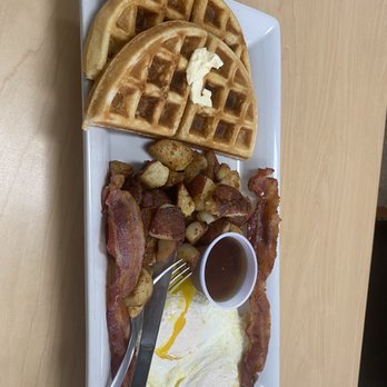 Malibu Cafe - Breakfast bacon and eggs - Cafes Near Me - Little Rock, Arkansas