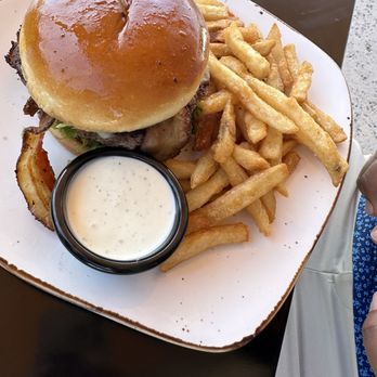 Parkside Restaurant - Wendell - Bacon & Cheese Burger - New American Near Me - Wendell, North Carolina