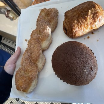 Paris Baguette - Pain au Chocolat, Coffee Bun, Jumbo Twisted Donut - Bakeries Near Me - Chicago, Illinois Paris Baguette - Pain au Chocolat, Coffee Bun, Jumbo Twisted Donut - Bakeries Near Me - Chicago, Illinois