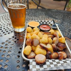 Four Silos Brewery Coffee And Beer House - Brats and tots