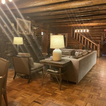 Weasku Inn Historic Resort - Lobby - Hotels Near Me - Grants Pass, Oregon