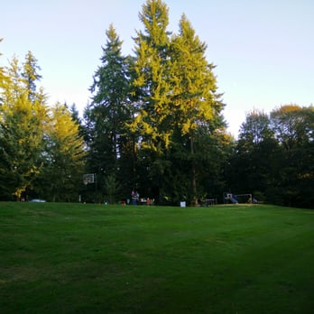 Goldsmith Neighborhood Park - Green lawn - Parks Near Me - Bellevue, Washington Goldsmith Neighborhood Park - Green lawn - Parks Near Me - Bellevue, Washington