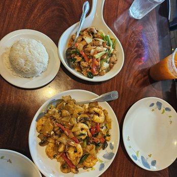 Thai Corner - Kee Mow and Cashew Nut Chicken - Thai Near Me - Chino Hills, California Thai Corner - Kee Mow and Cashew Nut Chicken - Thai Near Me - Chino Hills, California