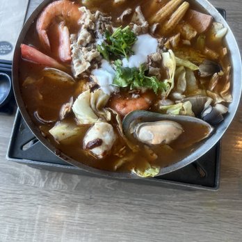 Boiling Point - Large hot pot. - Taiwanese Near Me - Edmonds, Washington