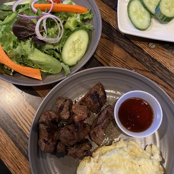Reunion Tap & Table - Steak tips with mashed potatoes and a side salad - American Near Me - North Grafton, Massachusetts