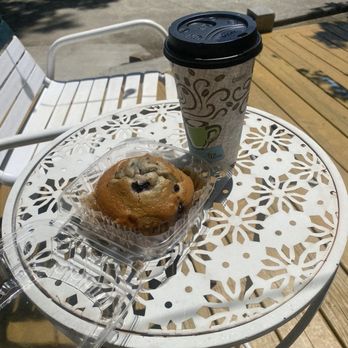 Jacobs Java Espresso & Smoothie - Caramel Flavored Latte & Blueberry Muffin - Coffee & Tea Near Me - Marietta, Georgia