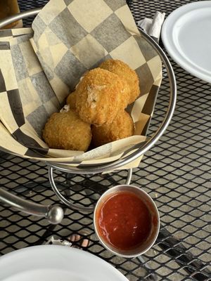 Benji & Jakes by null