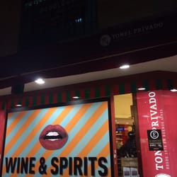 Tonel Privado - El frente del local.
