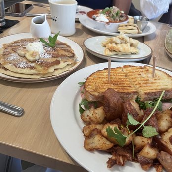 Madi - The G.O.A.T., Cool Cat Cakes, and White Bean Shakshuka w/ Carnitas - Breakfast & Brunch Near Me - San Diego, California