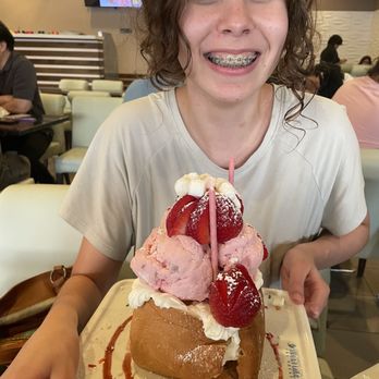 Snowflake Tea House - Strawberry Love - Desserts Near Me - Duluth, Georgia