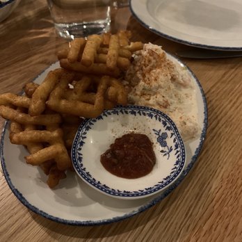Giant - Blue Crab Salad waffle fries and cocktail sauce - New American Near Me - Chicago, Illinois