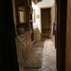 CEDARS ON THE BRAZOS - Large bathroom.