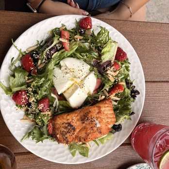 Daylene's Supper Club - Berry Burrata with Salmon - Bars Near Me - Wisconsin Dells, Wisconsin